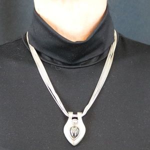 Pendant necklace